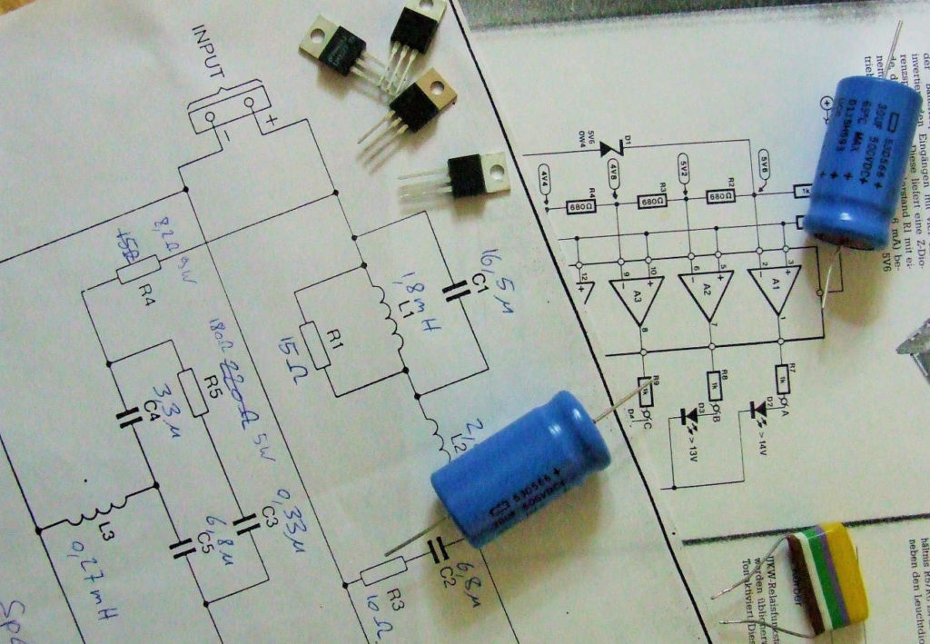Schaltplan, Kondensatoren, Transistoren